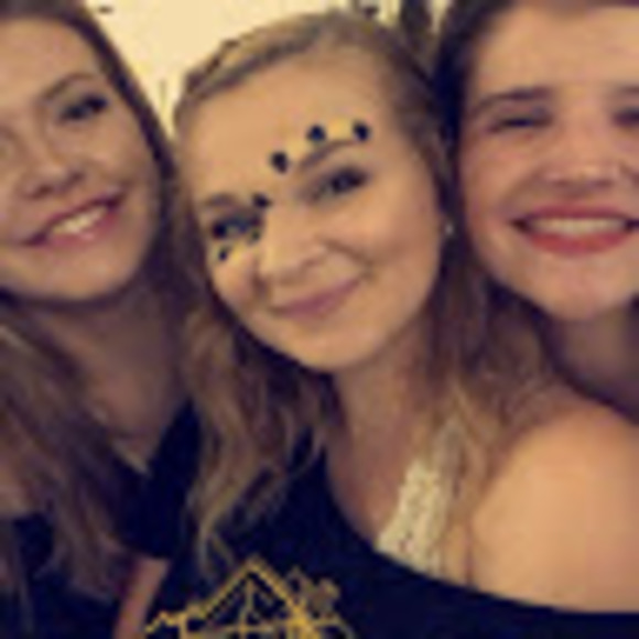 Meet your Posher, Ashlee - Picture 1 of 1